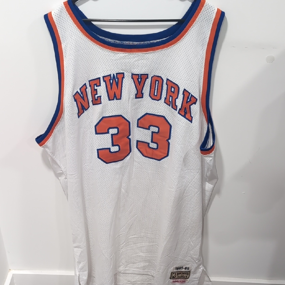 Mitchell & Ness Hardwood Classics 1985-86 Jersey Knicks Patrick Ewing #33